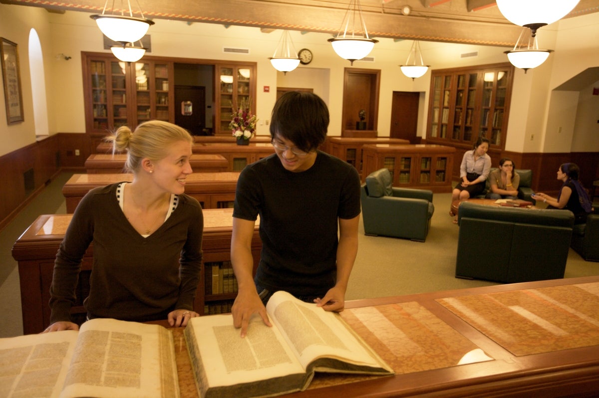 Students in USC's Feuchtwanger Memorial Library