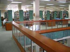 Tables and Books at the Norris Medical Library Upper Level